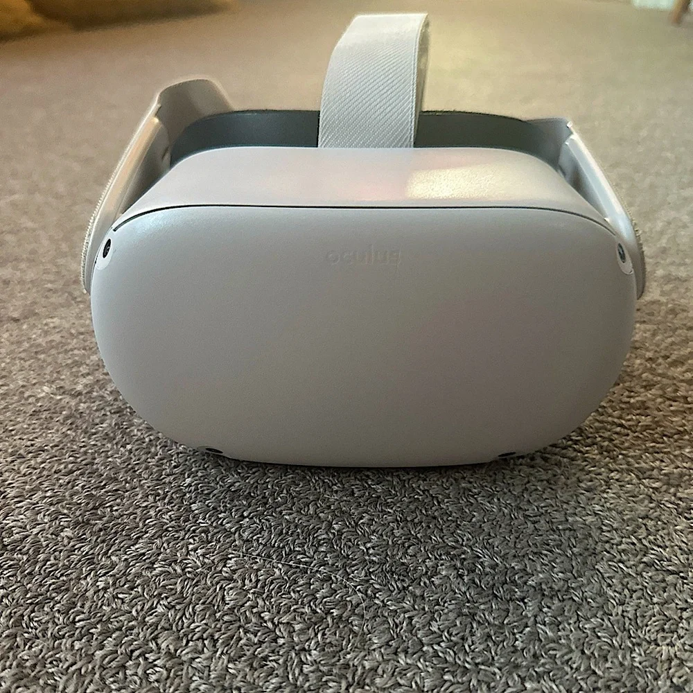 Oculus meta quest 2 VR Headset with controllers lightly used.